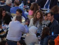 الرئيس بشار الأسد والسيدة أسماء الأسد يشاركان في إفطار جماعي بالمدينة القديمة في طرطوس