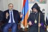 وزير الأوقاف الشيخ د. محمد عبدالستار السيد على رأس وفد من السادة العلماء يزورون كنيسة الأرمن الأرثوذكس